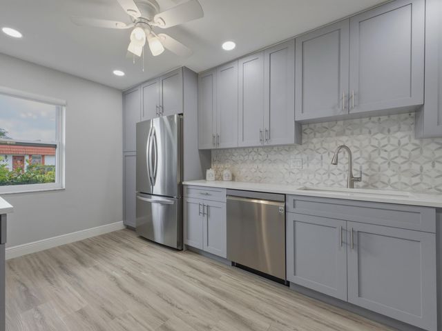 5800 W Fernley Dr W W 9, Greenacres, FL 33415