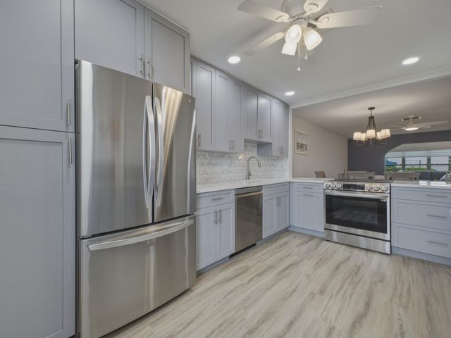 5800 W Fernley Dr W W 9, Greenacres, FL 33415