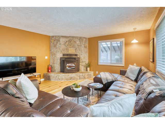 69437 E VINE MAPLE Dr, Rhododendron, OR 97049