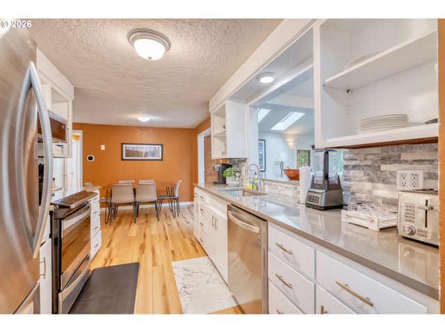 69437 E VINE MAPLE Dr, Rhododendron, OR 97049