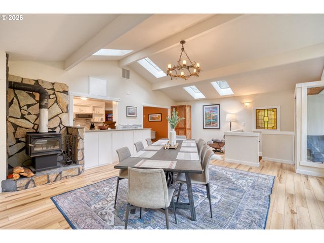 69437 E VINE MAPLE Dr, Rhododendron, OR 97049