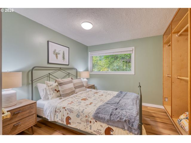 69437 E VINE MAPLE Dr, Rhododendron, OR 97049
