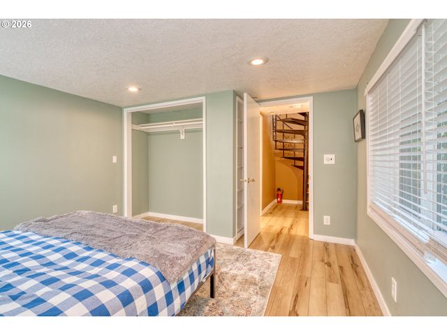 69437 E VINE MAPLE Dr, Rhododendron, OR 97049