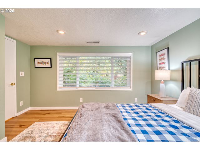 69437 E VINE MAPLE Dr, Rhododendron, OR 97049
