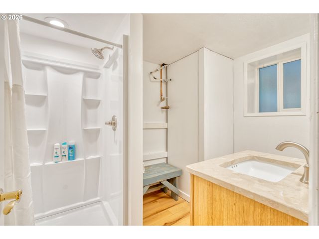 69437 E VINE MAPLE Dr, Rhododendron, OR 97049
