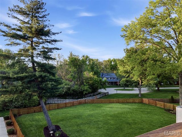 1315 Weidmann Estates Court, Ballwin, MO 63011