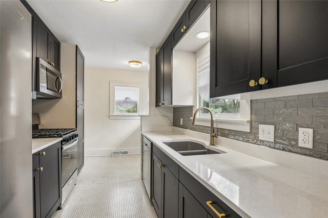 3311 Pleasant Street, Des Moines, IA 50312