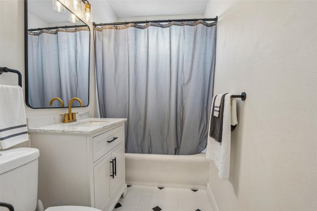 3311 Pleasant Street, Des Moines, IA 50312