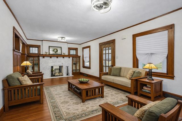 3311 Pleasant Street, Des Moines, IA 50312