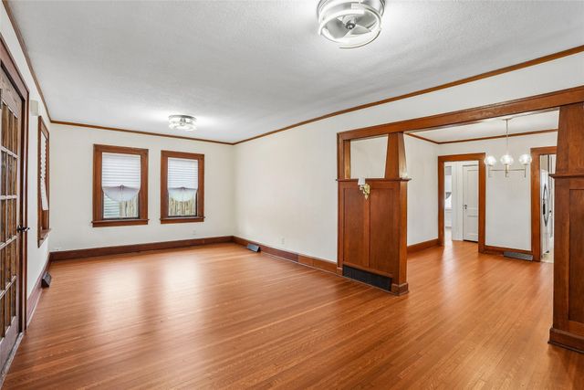 3311 Pleasant Street, Des Moines, IA 50312