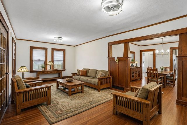 3311 Pleasant Street, Des Moines, IA 50312