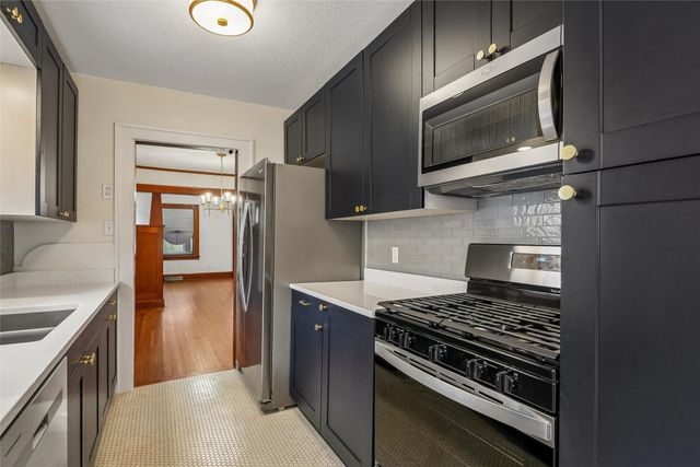 3311 Pleasant Street, Des Moines, IA 50312