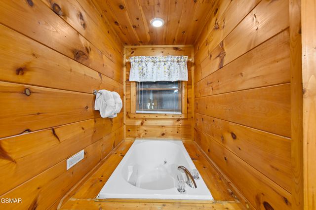 1825 Cherry View Lane, Sevierville, TN 37876