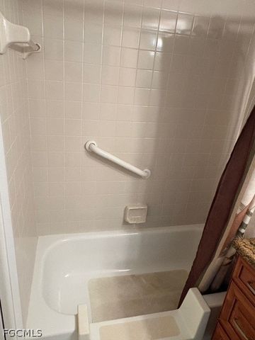 9627 Eaton Gardens LN 105, Fort Myers, FL 33919