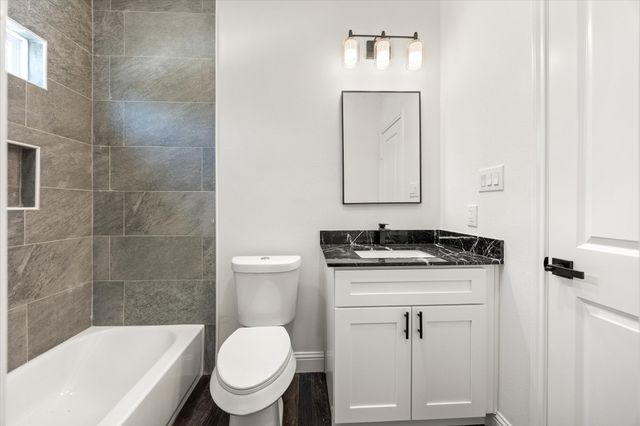 5660 Lone Star Circle, Granbury, TX 76048