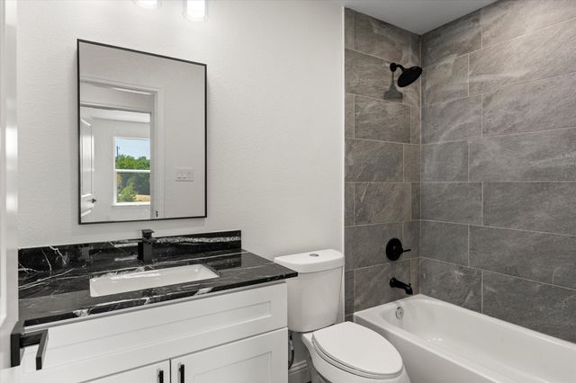 5660 Lone Star Circle, Granbury, TX 76048