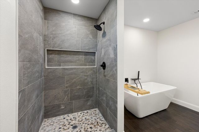 5660 Lone Star Circle, Granbury, TX 76048