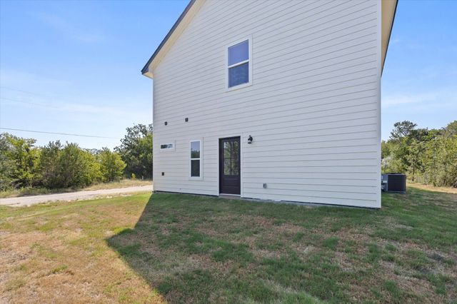 5660 Lone Star Circle, Granbury, TX 76048