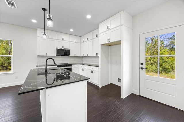 5660 Lone Star Circle, Granbury, TX 76048