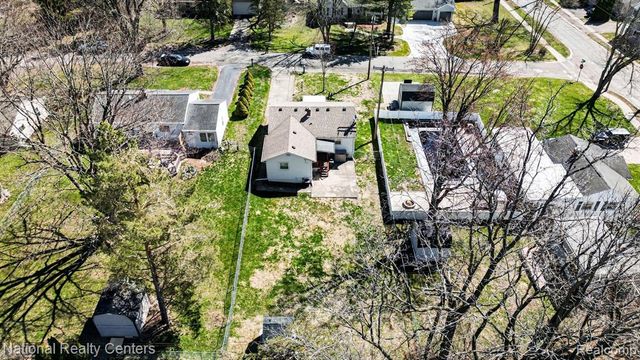 586 Bagley Street, Lake Orion, MI 48362