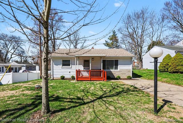 586 Bagley Street, Lake Orion, MI 48362