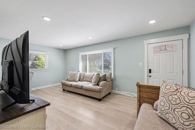 586 Bagley Street, Lake Orion, MI 48362