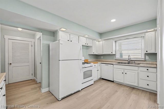 586 Bagley Street, Lake Orion, MI 48362