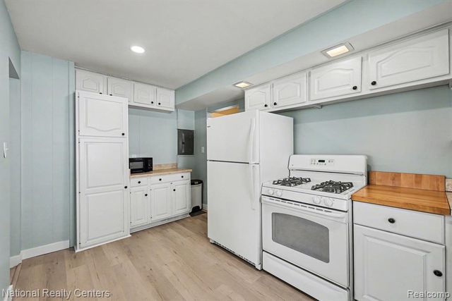 586 Bagley Street, Lake Orion, MI 48362