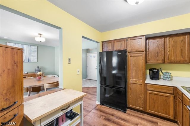 78 Carriage Ln, Newton Town, NJ 07860