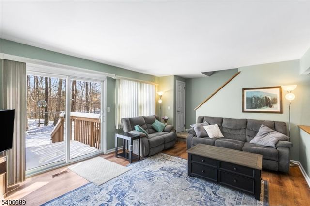 78 Carriage Ln, Newton Town, NJ 07860