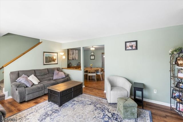 78 Carriage Ln, Newton Town, NJ 07860