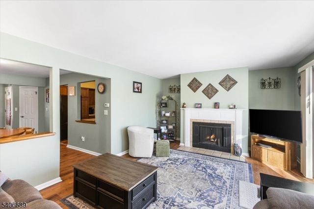 78 Carriage Ln, Newton Town, NJ 07860