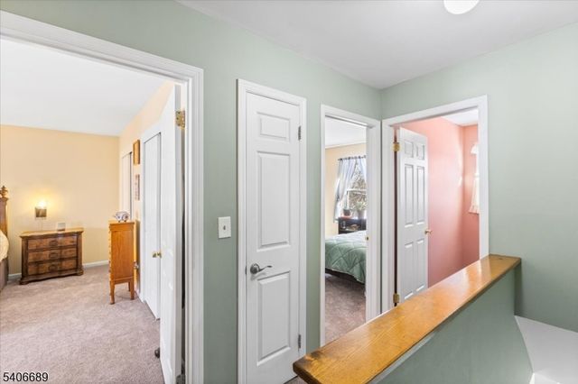 78 Carriage Ln, Newton Town, NJ 07860