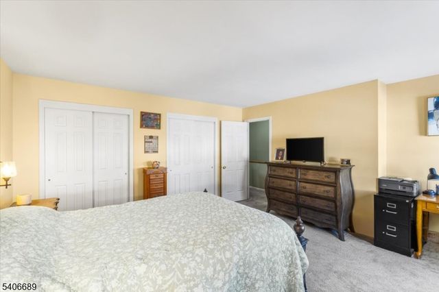 78 Carriage Ln, Newton Town, NJ 07860