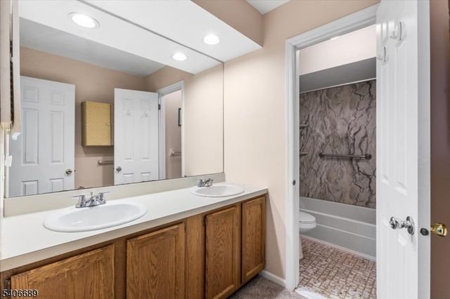 78 Carriage Ln, Newton Town, NJ 07860