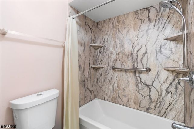 78 Carriage Ln, Newton Town, NJ 07860