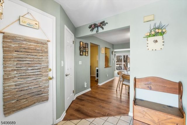 78 Carriage Ln, Newton Town, NJ 07860