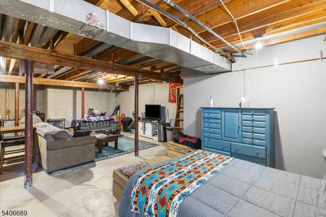 78 Carriage Ln, Newton Town, NJ 07860