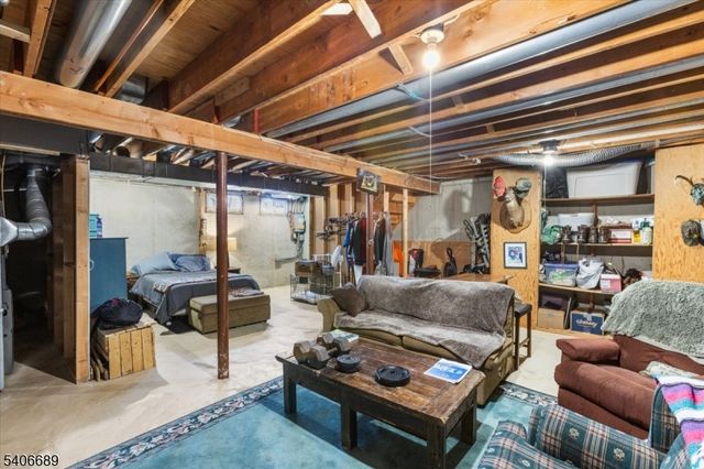 78 Carriage Ln, Newton Town, NJ 07860