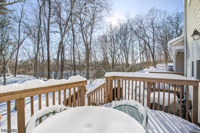 78 Carriage Ln, Newton Town, NJ 07860