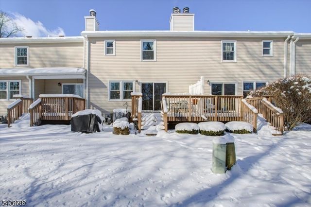 78 Carriage Ln, Newton Town, NJ 07860