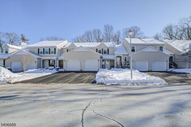 78 Carriage Ln, Newton Town, NJ 07860