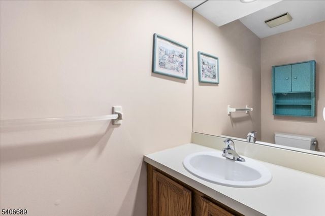 78 Carriage Ln, Newton Town, NJ 07860