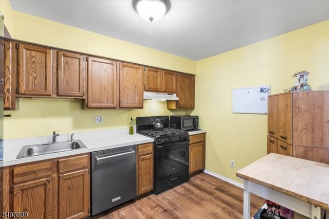 78 Carriage Ln, Newton Town, NJ 07860