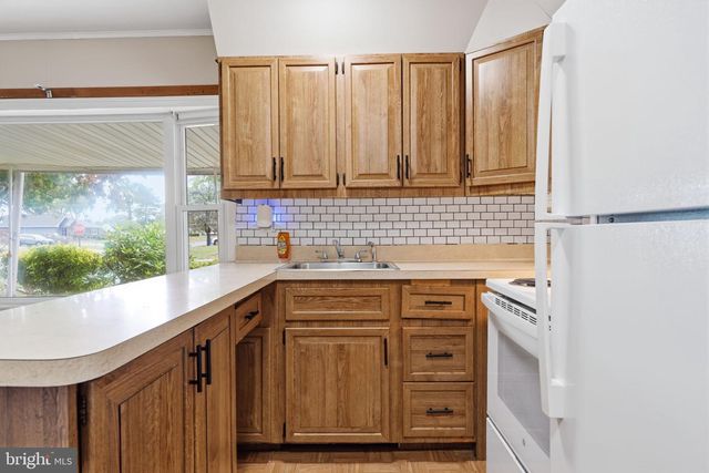 65 ORCHARD LN, Levittown, PA 19055