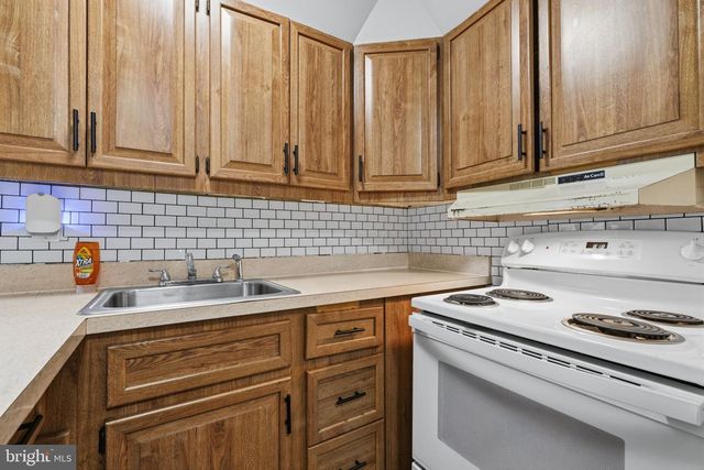 65 ORCHARD LN, Levittown, PA 19055