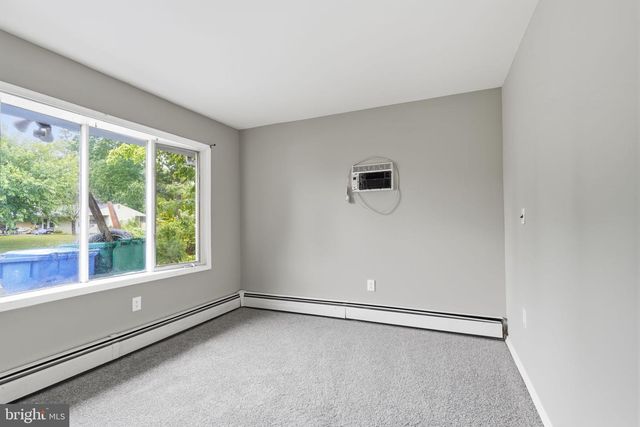 65 ORCHARD LN, Levittown, PA 19055