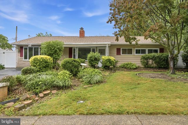 65 ORCHARD LN, Levittown, PA 19055