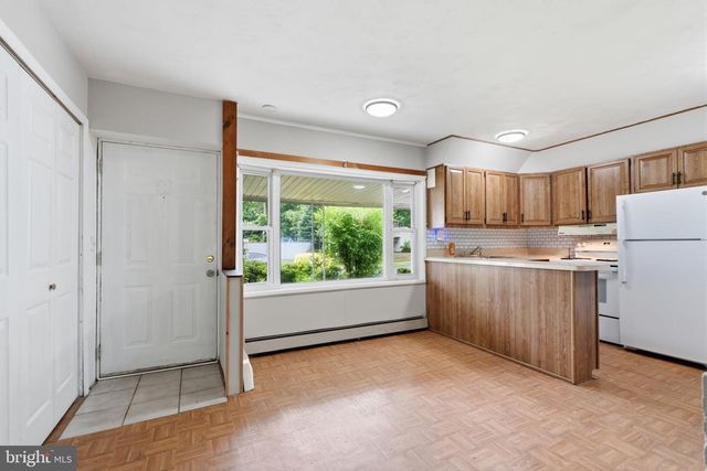 65 ORCHARD LN, Levittown, PA 19055