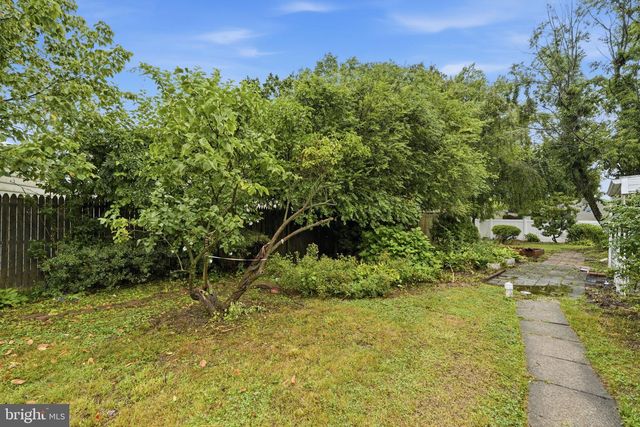 65 ORCHARD LN, Levittown, PA 19055